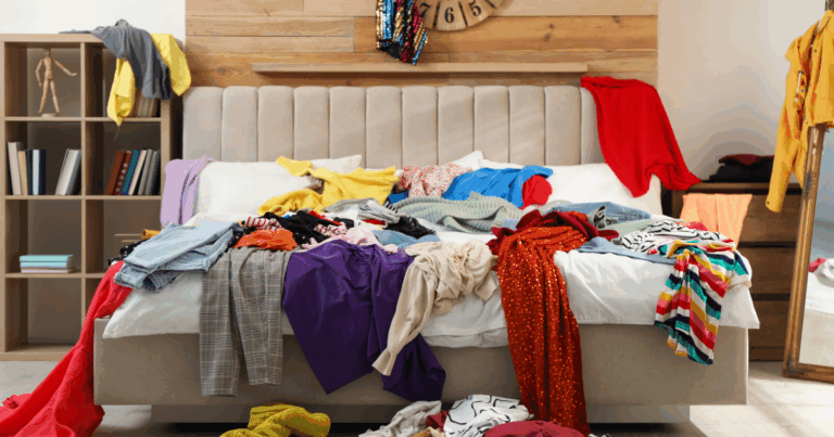 Messy Corner: Γιατί Είναι Απαραίτητο σε Κάθε Σπίτι messy corner