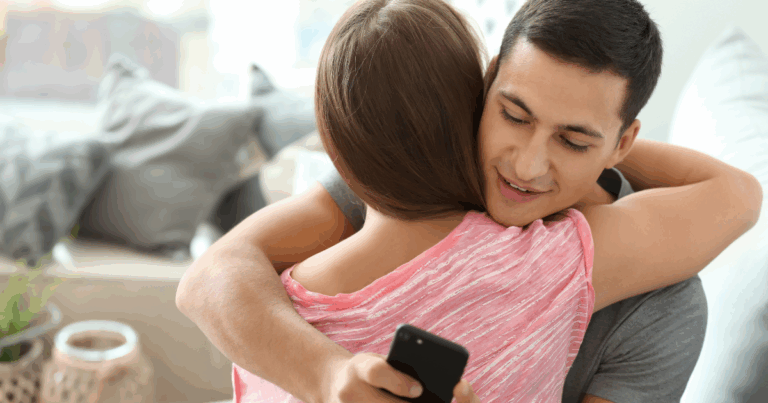 Micro-cheating: η νέα απειλή στις σχέσεις; micro-cheating